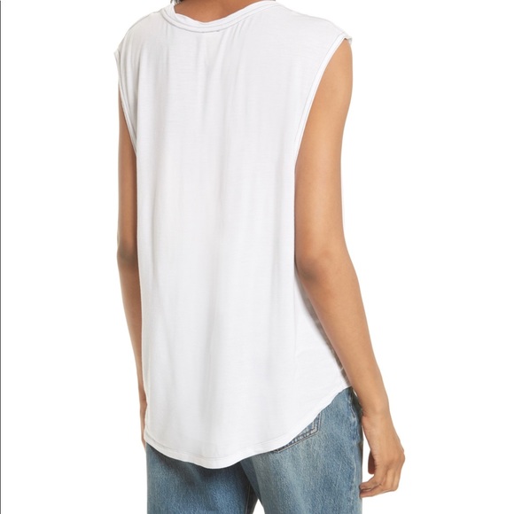 Tee 👚 - Picture 2 of 4